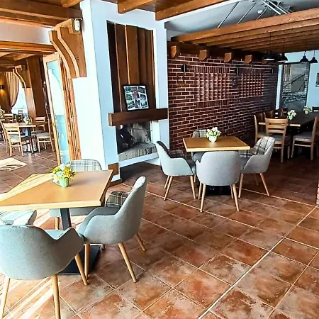 & Restaurant Included 호텔 라즐로그