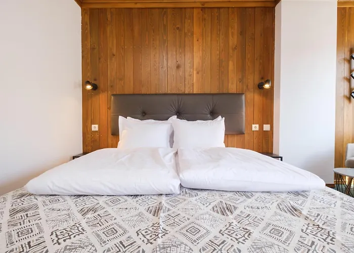 & Restaurant Included Отель